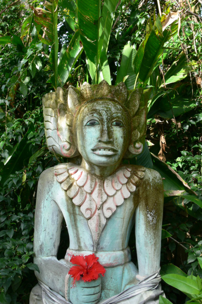 Taman Wana Villas statues 03